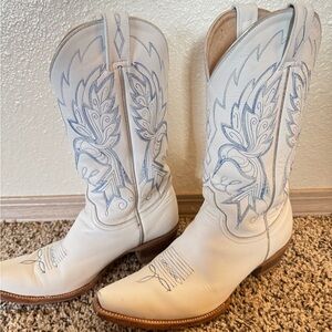 Idyllwind White and Blue Heeled Boots